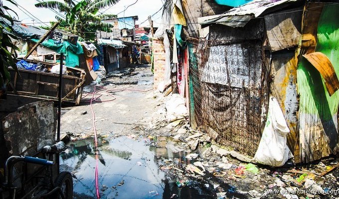 Как живут люди на мусорной свалке Смоки Маунтин на Филиппинах (14 фото)