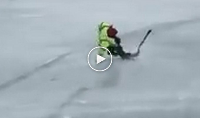Необычный способ катания на льду