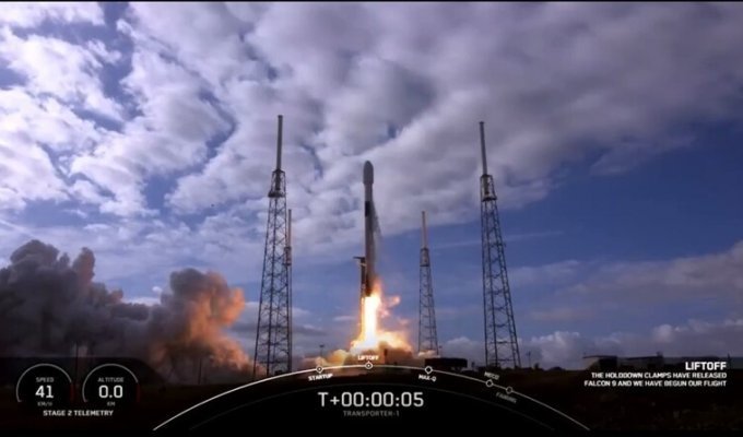 Ракета Falcon 9 стартовала на орбиту (2 фото)