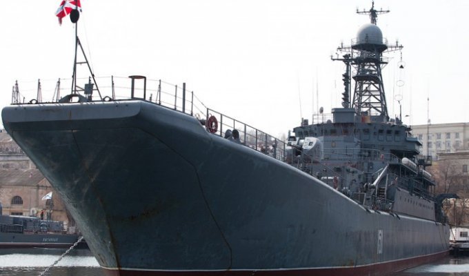 Большой десантный корабль Азов (31 фото)
