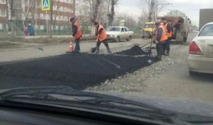 После «прямой линии» с Путиным в Омске в спешке начали ремонтировать дороги (2 фото)