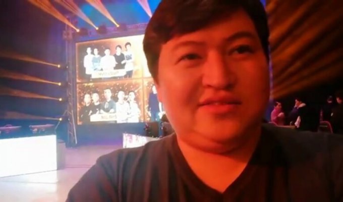 В Киргизии директор провел в театре турнир по Dota 2, а его уволили (6 фото + 1 видео)