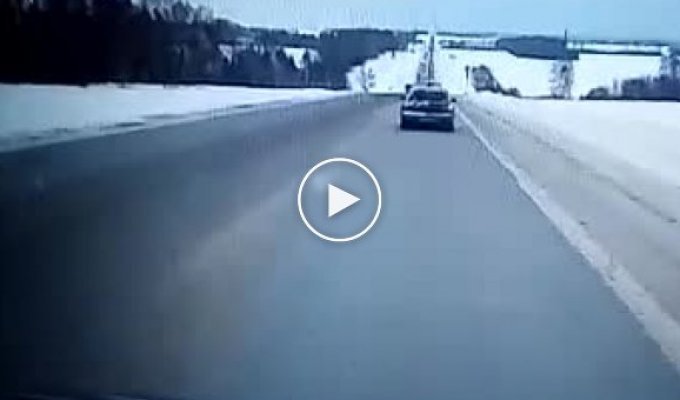В Новосибирской области водитель минивэна вылетел на встречную полосу и погубил двух человек