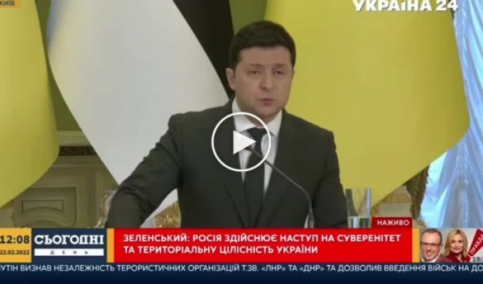 Владимир Зеленский заявил, что введет военное положение в случае мощной войны против Украины