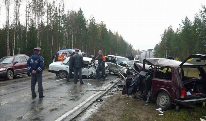 Российские аварии (17 фото + 2 видео)