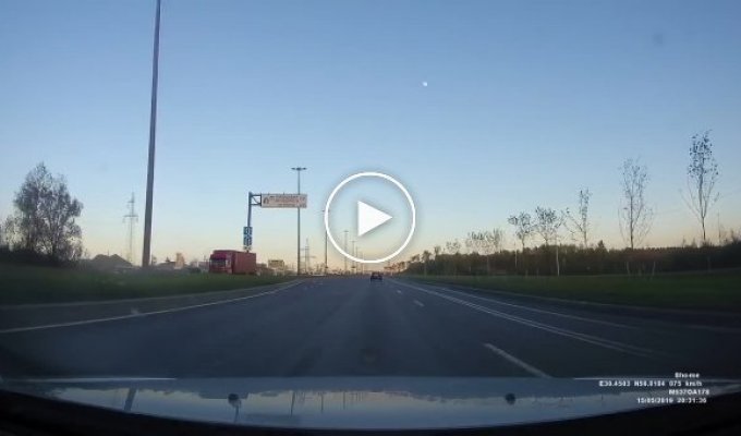 Разворот грузовика в Петербурге