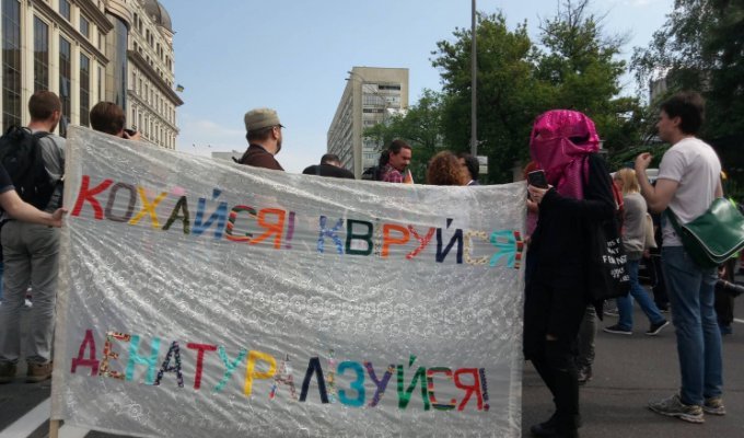 Люби, квируйся, денатурализуйся: Как в столице проходил Марш равенства
