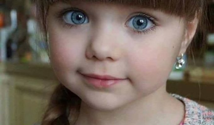 Маленькая девочка, уже в 5 лет, стала востребованной детской моделью