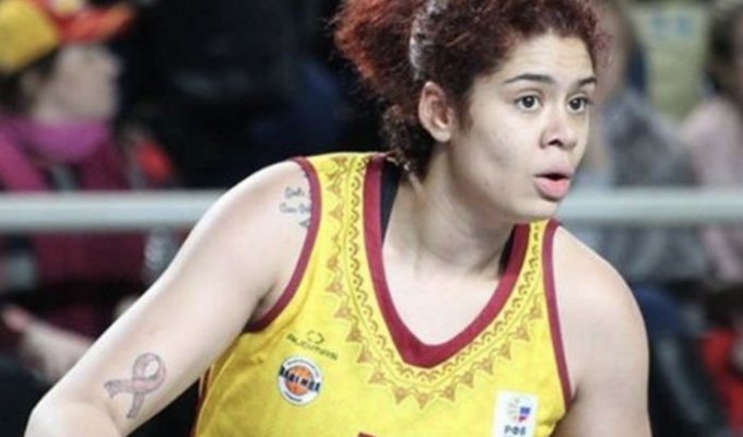 Баскетболистка Аманда Захуй из футбольного клуба «Надежда» выступает под фамилией матери Базокоу (3 фото)