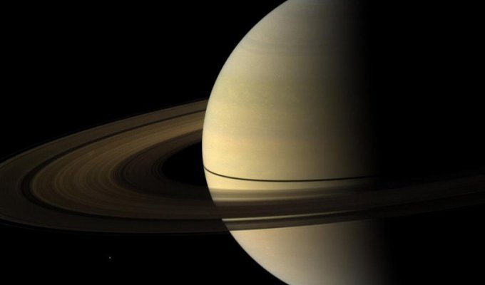 Снимки Сатурна и его спутников (30 фото)