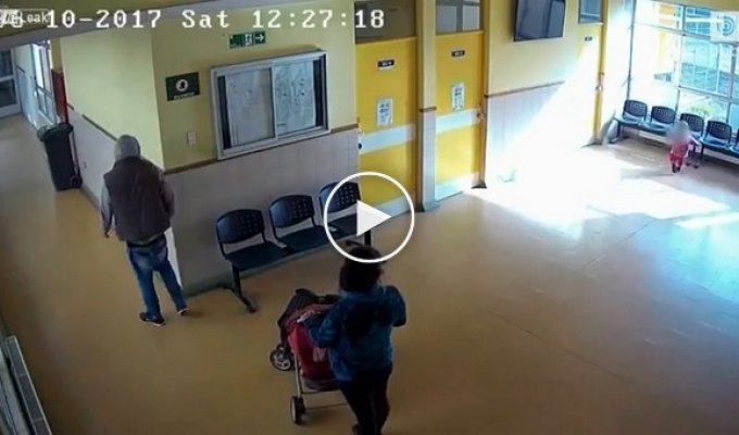 Цыганская семейная кража телевизора попала на видео