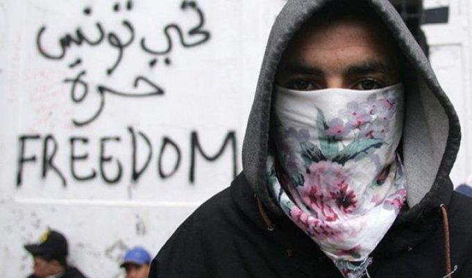 Протесты в Тунисе. Часть 2 (14 фото)