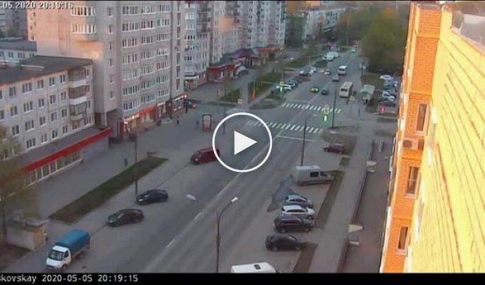 В Великом Новгороде автомобиль столкнулся с мотоциклом
