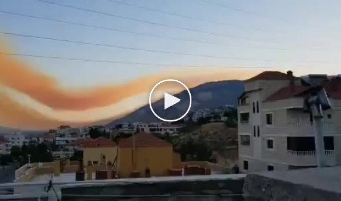 Над Бейрутом после взрыва повисло токсичное облако