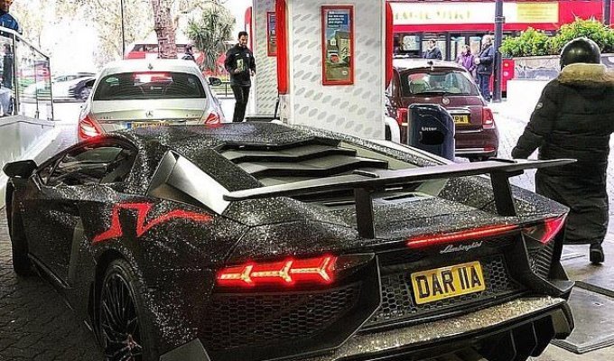 По хотению молдавской мажорки Lamborghini украсили двумя миллионами кристаллов Сваровски (5 фото)