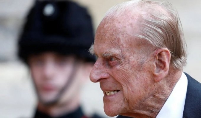 "Deadfill": 99-летний принц Филипп успешно перенёс операцию на сердце (3 фото)