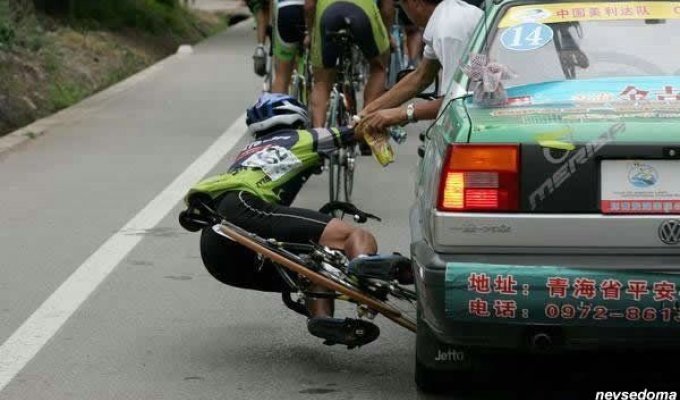 Падение велосипедиста (7 фото)