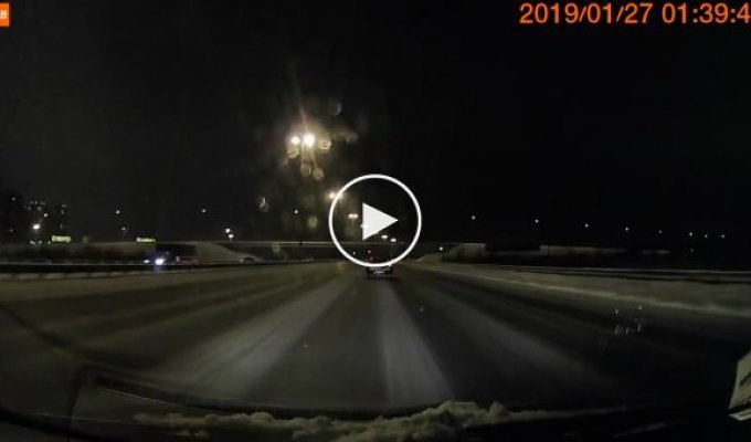 Экстремалы развлекаются на Кольцевой автодороге в Санкт-Петербурге
