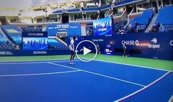 Теннисист Новак Джокович нанес травму линейному судье во время матча US Open