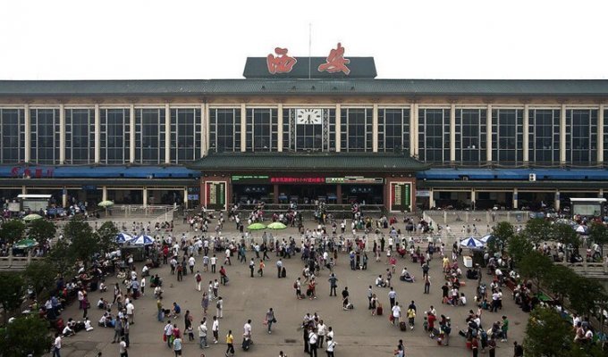 В Китае за шесть часов заменили все рельсы на вокзале (3 фото + 1 видео)