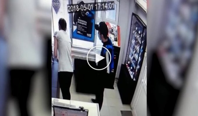 В Волгограде грабитель порезал лицо сотруднице салона сотовой связи