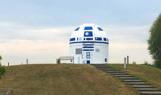 Университетский профессор превратил обсерваторию в Цвайбрюккене в гигантского R2-D2 (16 фото)