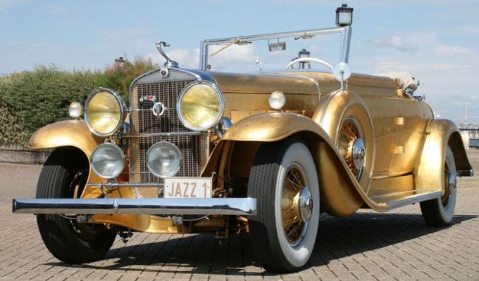 Cadillac 1931 года с позолоченным кузовом уйдет с молотка (10 фото)