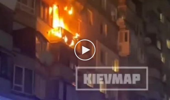 В Днепровском районе загорелся балкон многоэтажки