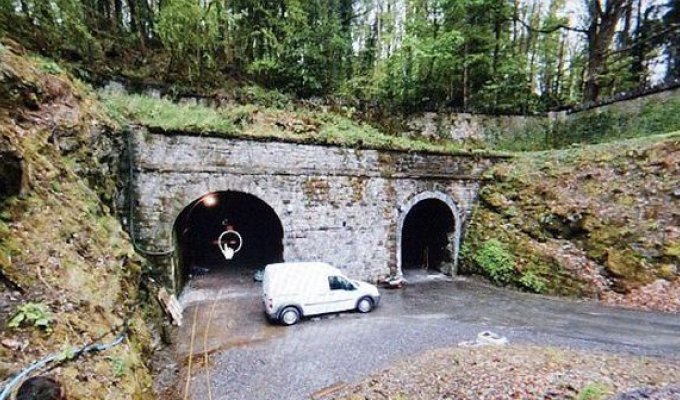 Неожиданная находка в заброшенном тоннеле (7 фото)
