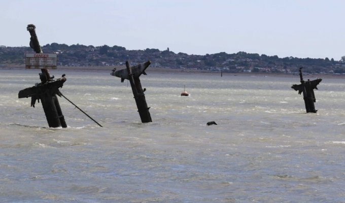 Затонувший корабль времён Второй мировой войны может вызвать цунами в Темзе (6 фото + 1 видео)