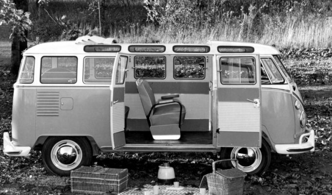 Cтарейший микроавтобус Volkswagen Samba готов к реставрации (12 фото)