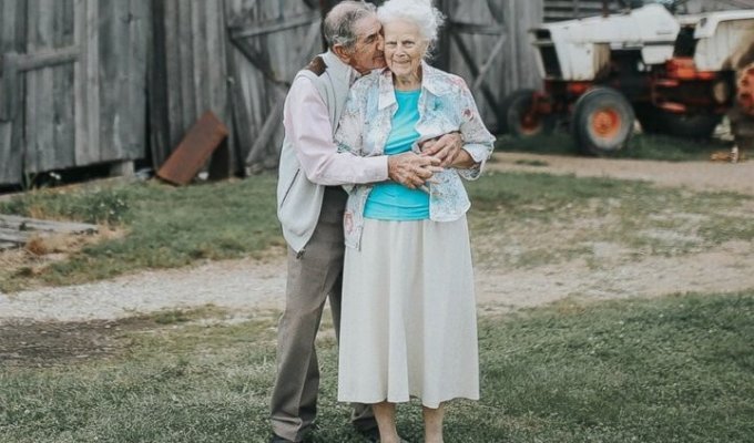 "И жили они долго и счастливо": трогательные фото пары, прожившей вместе 68 лет (7 фото)