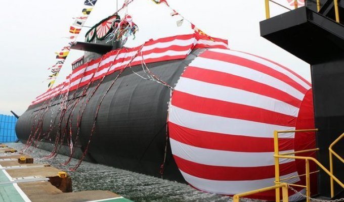 В Японии спущена на воду первая в мире неатомная подводная лодка с литиево-ионными батареями (5 фото + 2 видео)