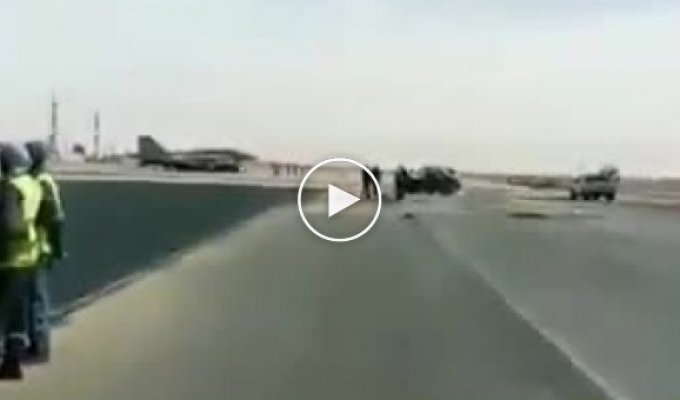 Проход истребителя МиГ-29 на предельно малой высоте ёты, Алжир