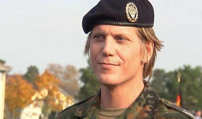 Женщина-трансгендер назначена командующим батальона немецкой армии (5 фото)