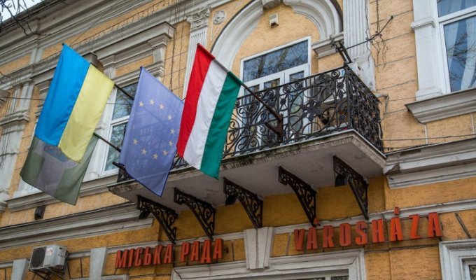 Зачем Садовый и Саакашвили будоражат венгерских националистов