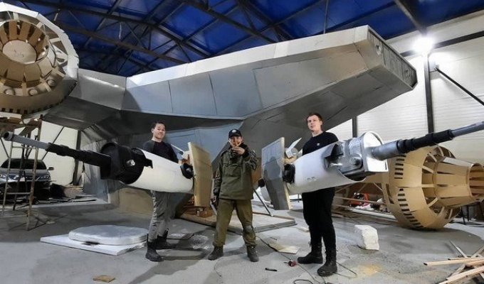 В Якутске построили космический корабль из сериала «Мандалорец», снятый по мотивам "Звездных войн" (4 фото + 2 видео)