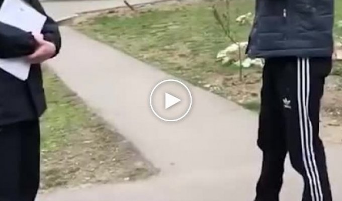 Бухой «гражданин России» сбил фуражку с головы полицейского (мат)
