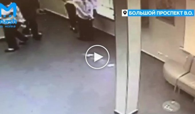 Бармен решил ограбить банк в центре Петербурга