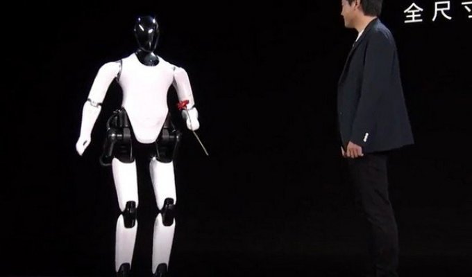 В Китае представили робота-гуманоида CyberOne: он распознает эмоции людей и дарит им цветы (5 фото + видео)