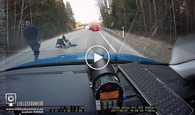 Эстонский полицейский эффектно остановил машину с наркоманом за рулем