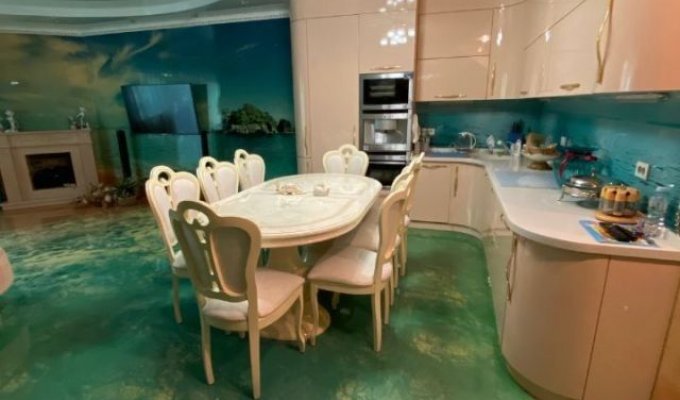 Аквамен одобряет: 3-этажный таунхаус в Челябинске с безумным "аква-дизайном" (7 фото)