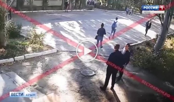 Видео с камер наблюдения в Керченском колледже в котором Владислав Росляков взрывает бомбу и расстреливает людей