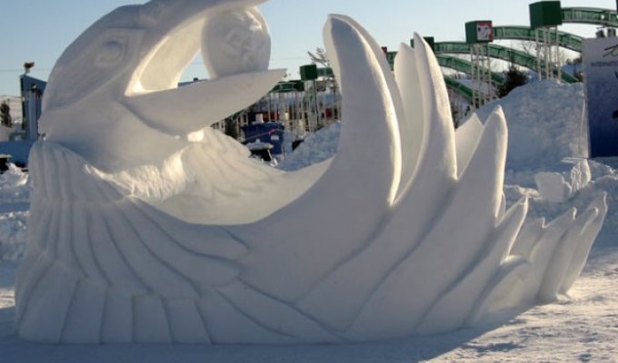 Удивительные снежные фигуры (11 фото)