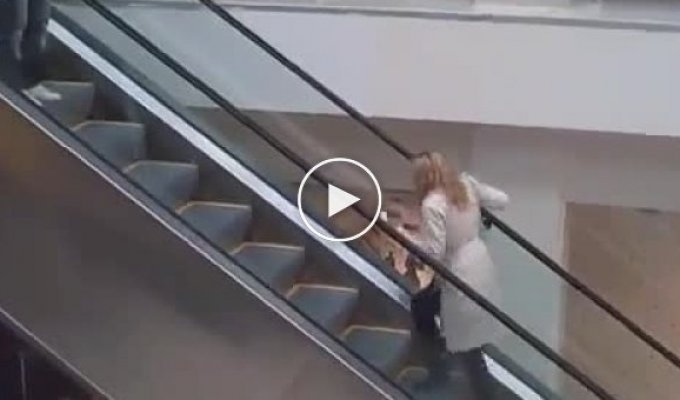 Поход блондинки в торговый центр
