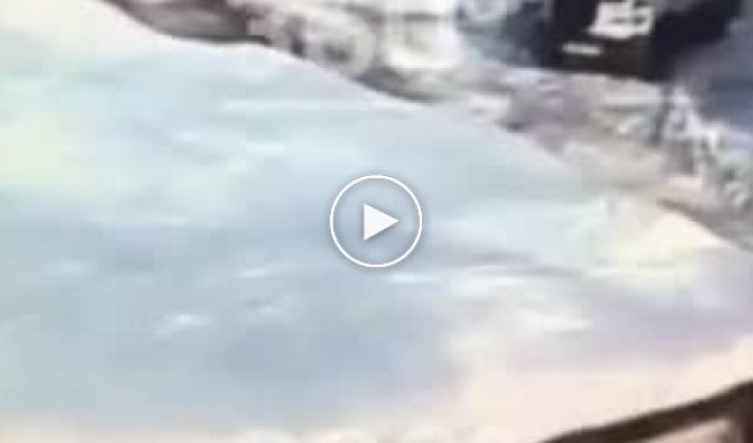Мать прыгнула в канализацию за своим ребенком в Самаре