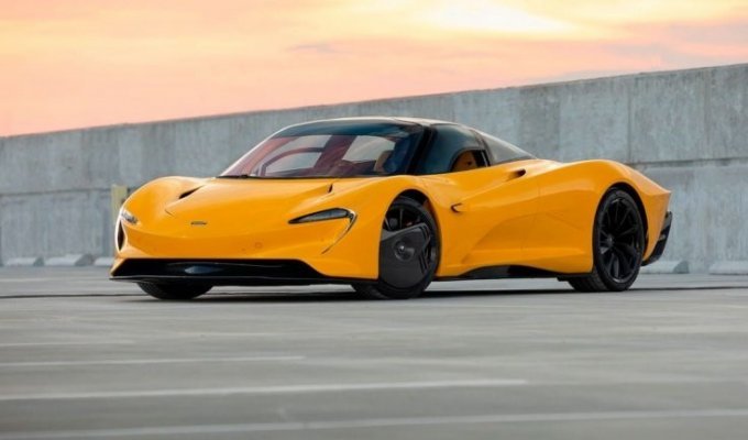 Желтый McLaren Speedtail с небольшим пробегом отправится на аукцион (9 фото)