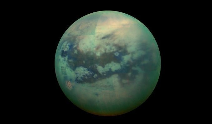 Телескоп «Джеймс Уэбб» позволил увидеть облака на Титане, спутнике Сатурна (4 фото)