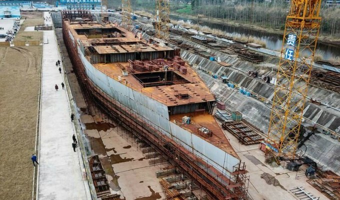 В Китае продолжается строительство точной копии "Титаника" (15 фото)