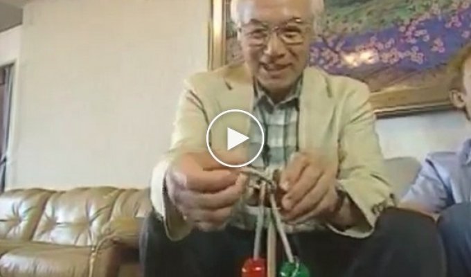 Японский дедушка 10 лет не мог разгадать головоломку решил что его жизни может не хватить, обратился на телевидение